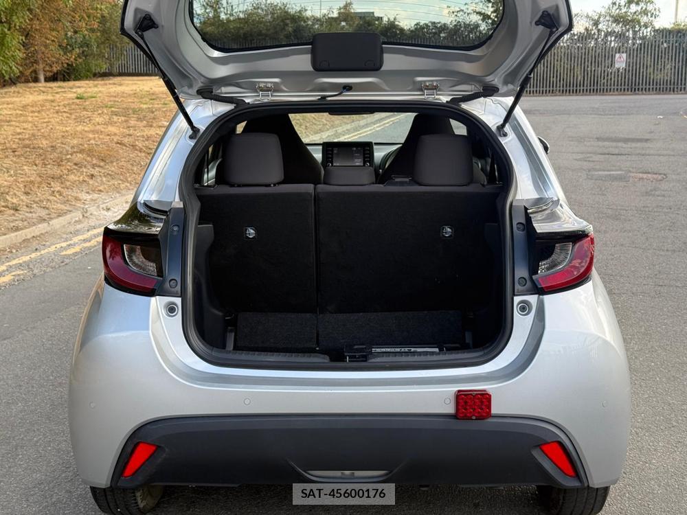 Toyota YARIS 2020-09 1797343-37