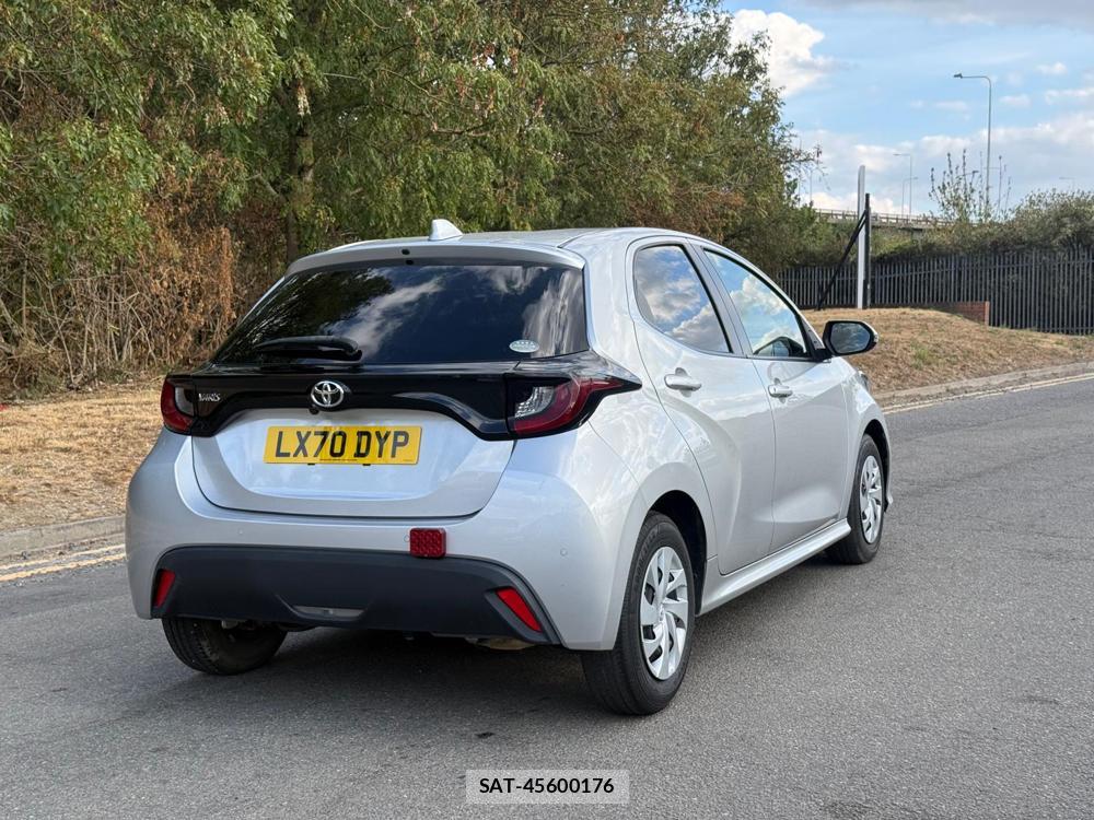 Toyota YARIS 2020-09 1797343-4
