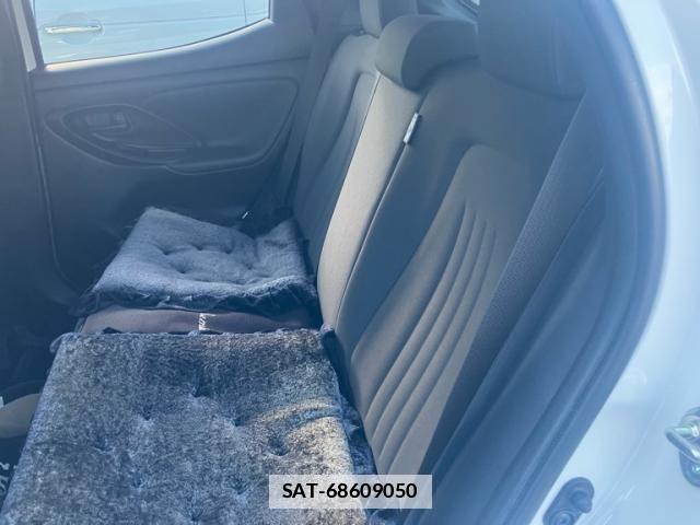 Toyota YARIS 2022-02 8629989-11
