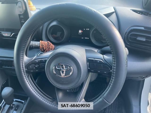 Toyota YARIS 2022-02 8629989-13