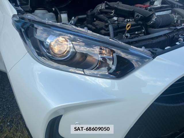 Toyota YARIS 2022-02 8629989-16