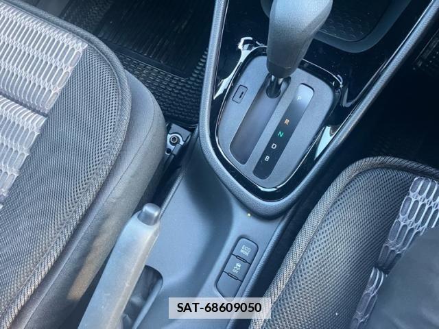Toyota YARIS 2022-02 8629989-17