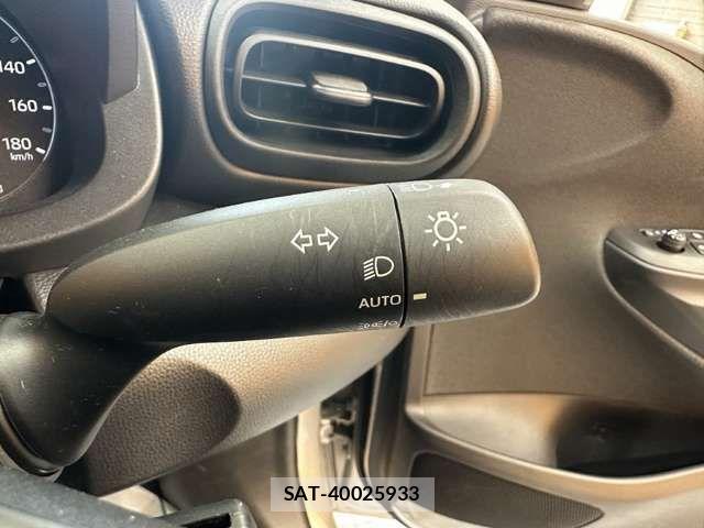Toyota YARIS 2021-05 8629998-7