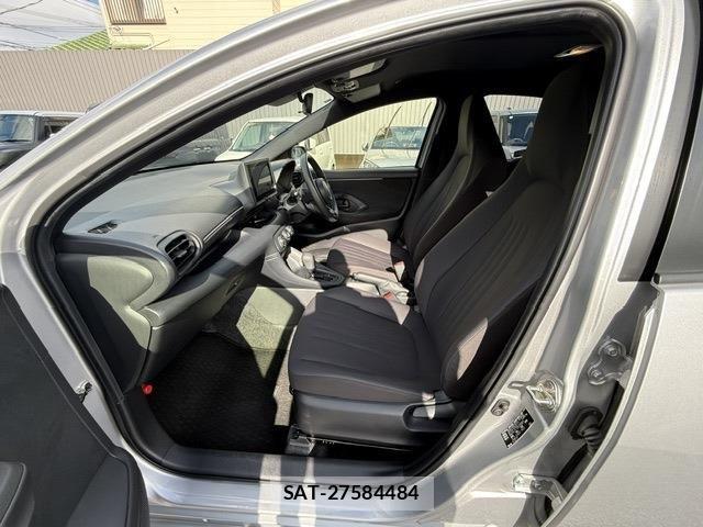 Toyota YARIS 2024-08 8629999-9