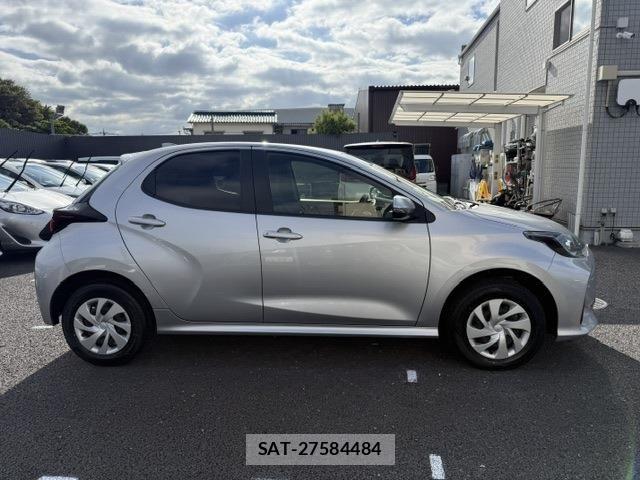 Toyota YARIS 2024-08 8629999-17