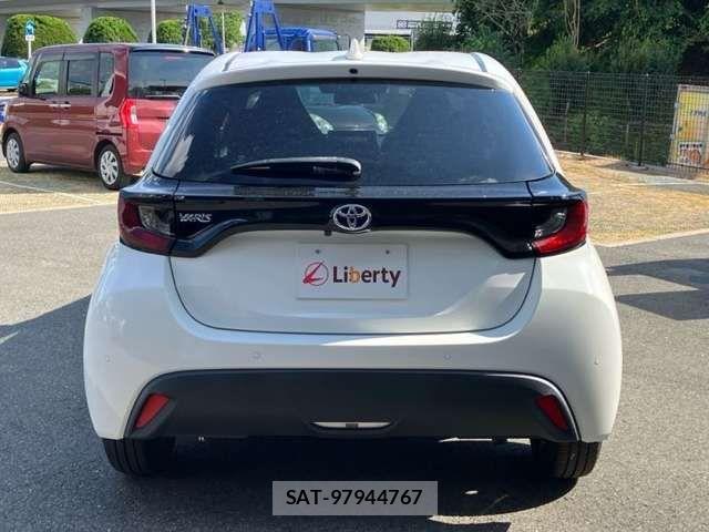 Toyota YARIS 2021-07 8687006-16