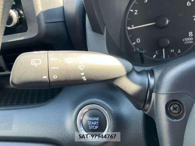 Toyota YARIS 2021-07 8687006-4