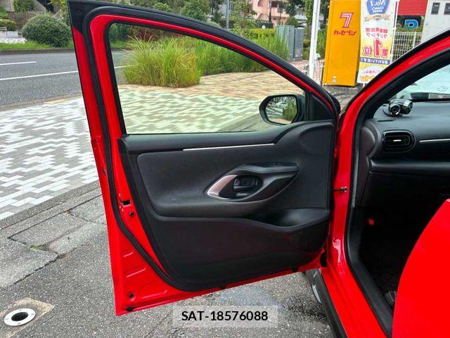 Toyota YARIS 2020-05 8687001-28