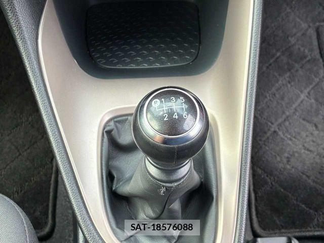 Toyota YARIS 2020-05 8687001-3