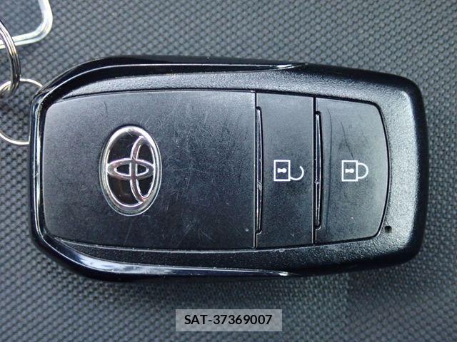 Toyota YARIS 2021-07 8747085-18