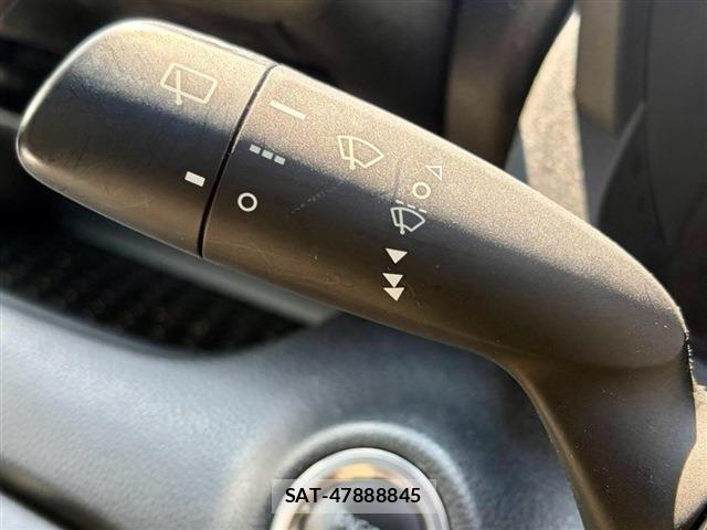 Toyota YARIS 2022-03 8747086-10
