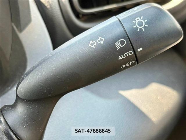Toyota YARIS 2022-03 8747086-11