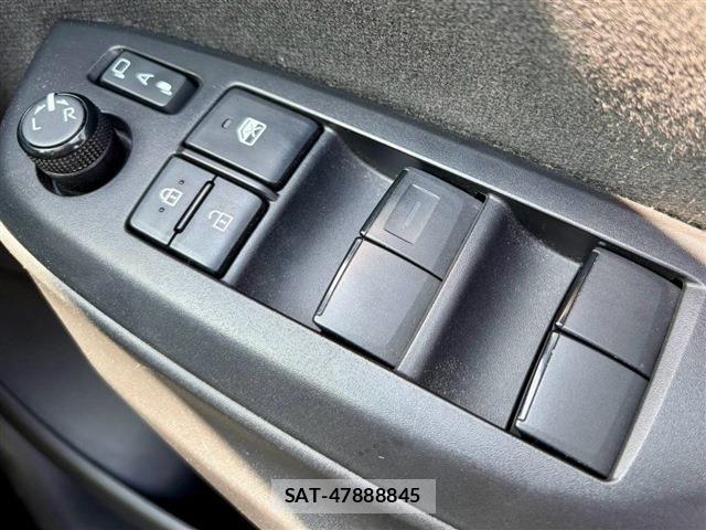 Toyota YARIS 2022-03 8747086-14