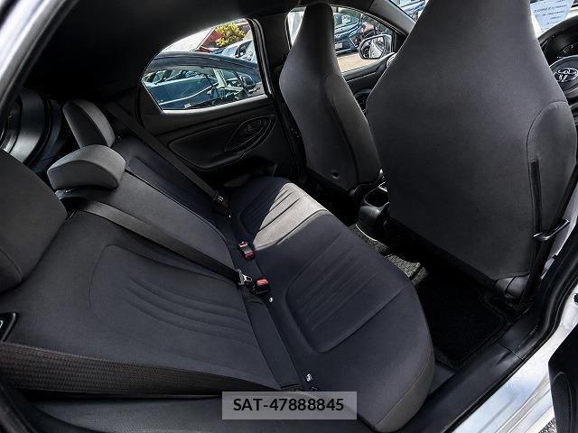 Toyota YARIS 2022-03 8747086-19