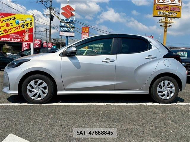 Toyota YARIS 2022-03 8747086-26
