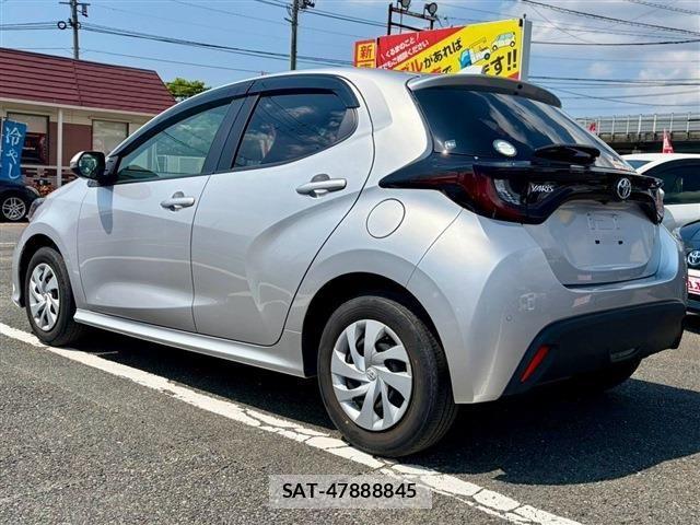 Toyota YARIS 2022-03 8747086-27