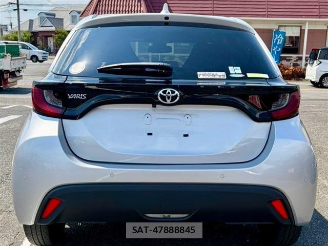 Toyota YARIS 2022-03 8747086-28