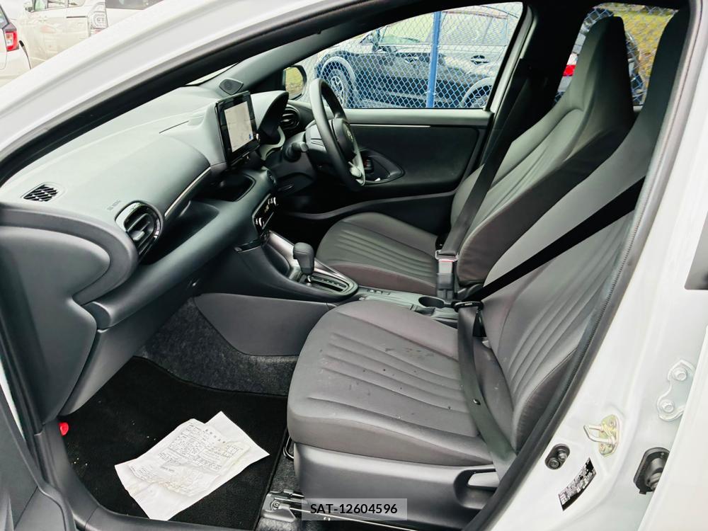 Toyota YARIS 2025-08 8684899-10