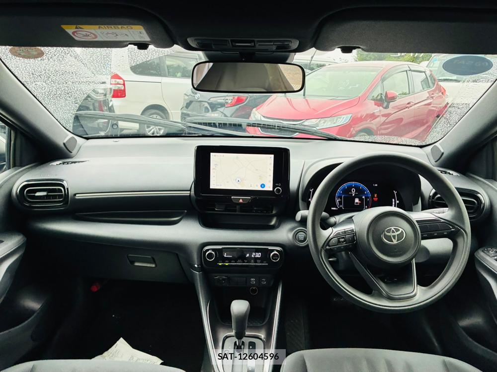 Toyota YARIS 2025-08 8684899-12