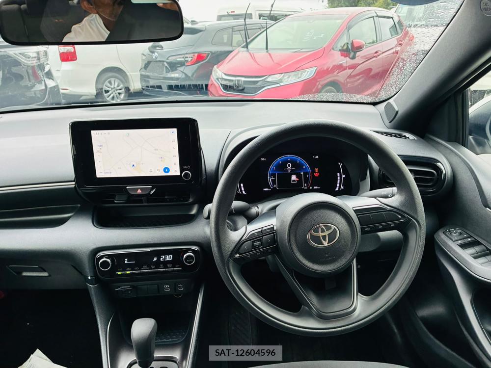 Toyota YARIS 2025-08 8684899-13