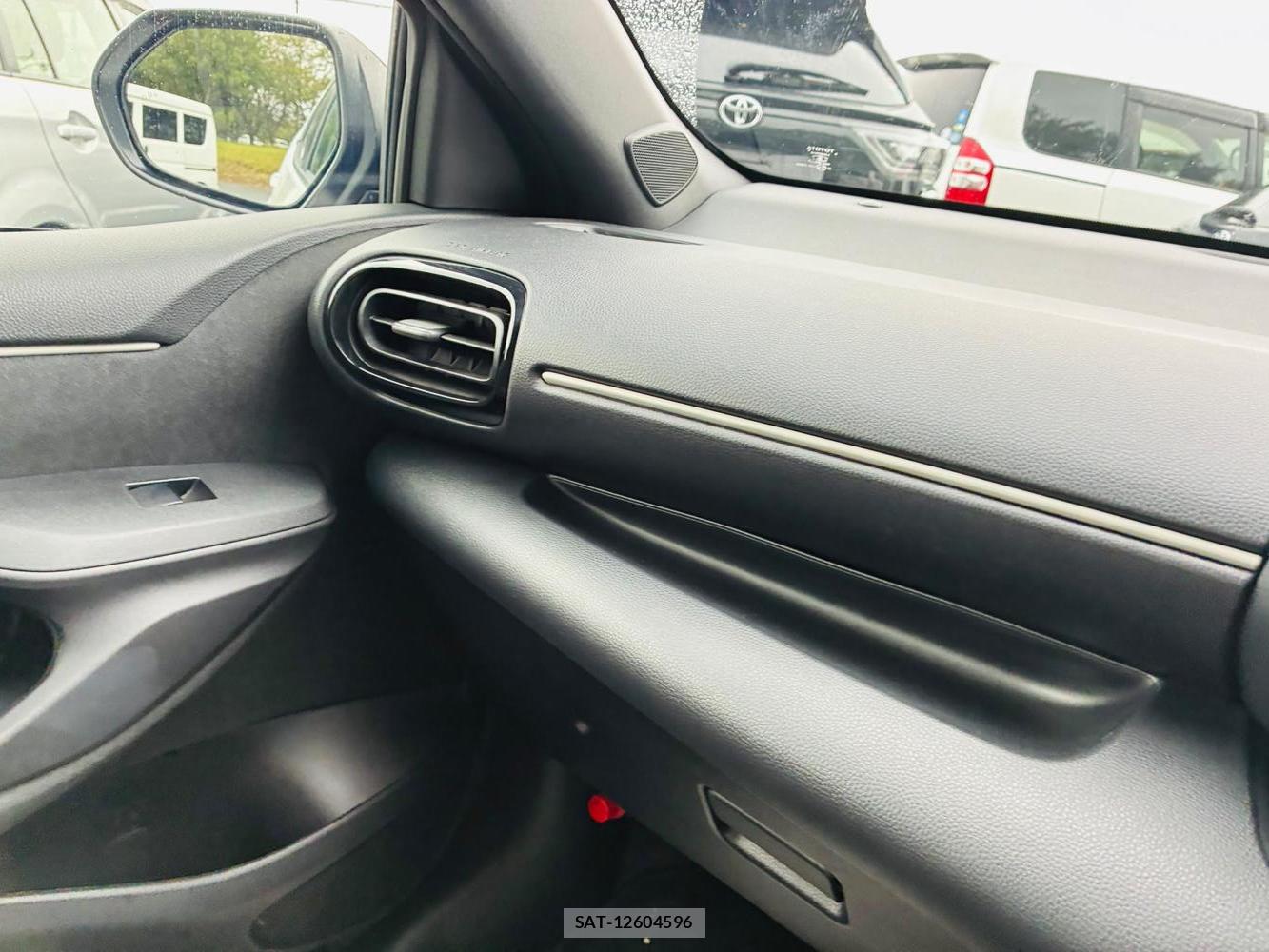 Toyota YARIS 2025-08 8684899-17