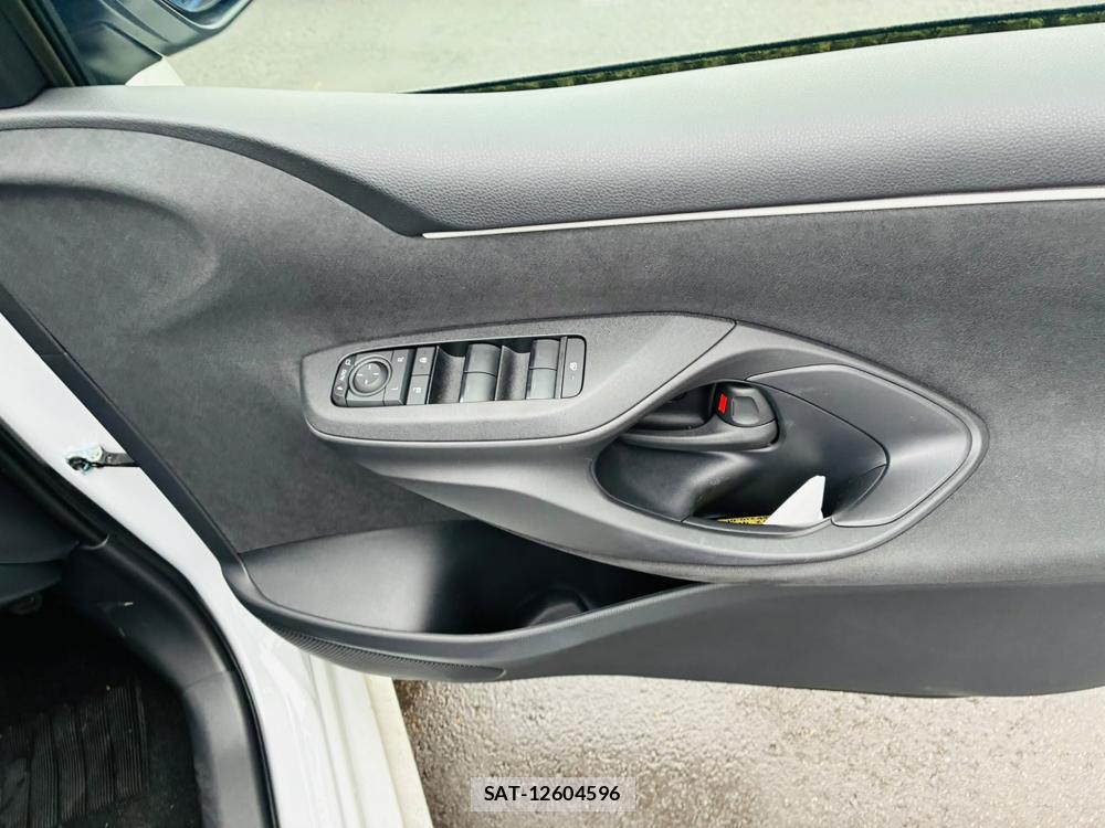 Toyota YARIS 2025-08 8684899-21