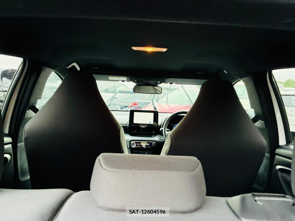 Toyota YARIS 2025-08 8684899-23