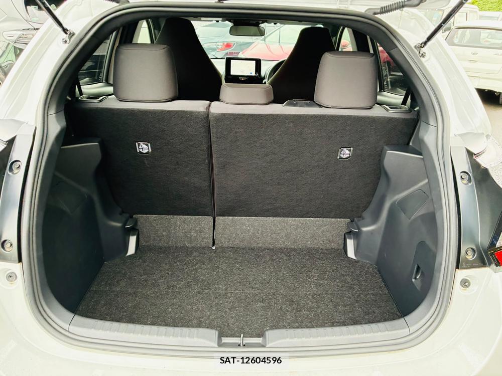 Toyota YARIS 2025-08 8684899-24