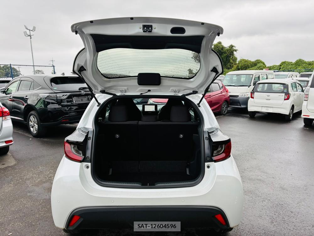 Toyota YARIS 2025-08 8684899-25