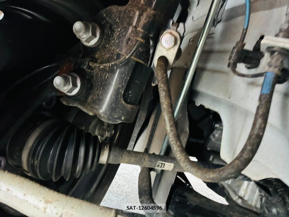 Toyota YARIS 2025-08 8684899-33
