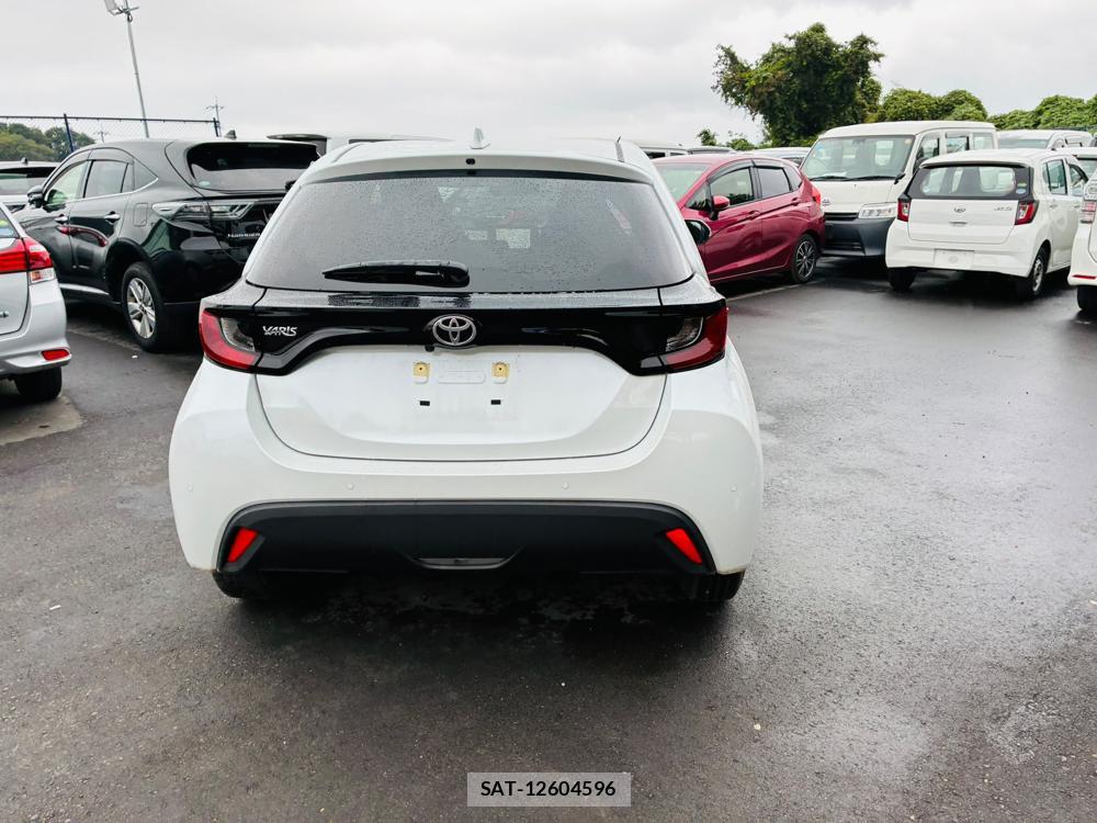 Toyota YARIS 2025-08 8684899-3
