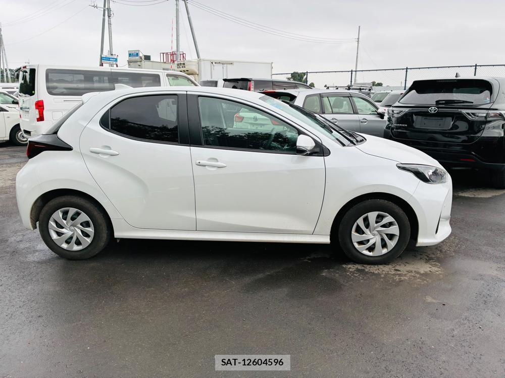 Toyota YARIS 2025-08 8684899-5