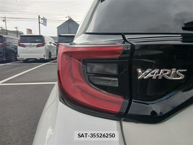 Toyota YARIS 2020-04 8798022-12