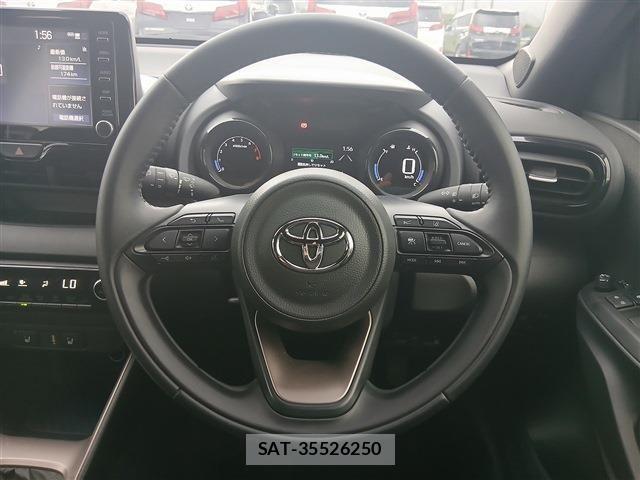 Toyota YARIS 2020-04 8798022-18