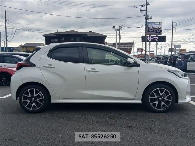 Toyota YARIS 2020-04 8798022-8