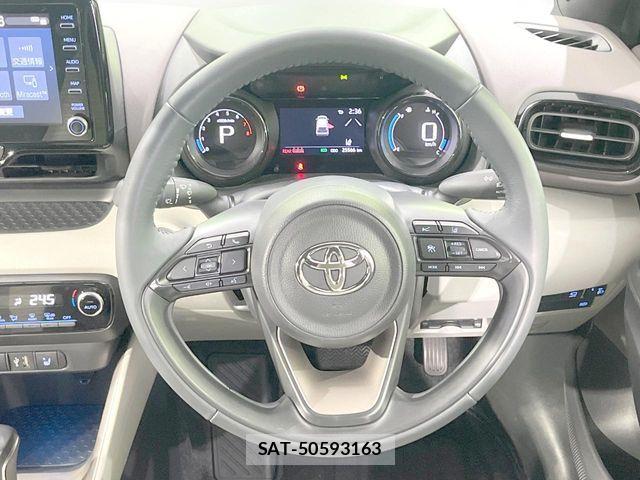 Toyota YARIS 2021-04 8798025-10