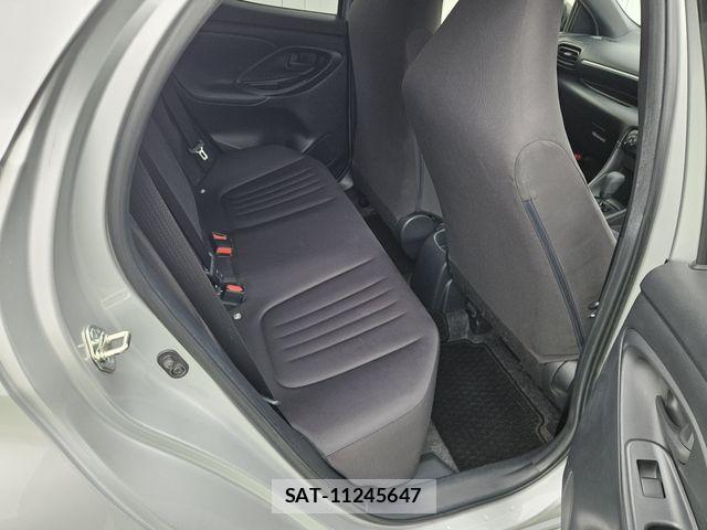 Toyota YARIS 2020-08 8798027-11