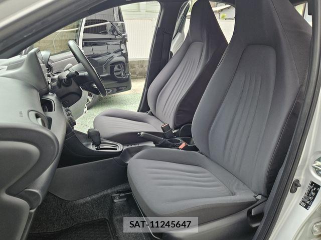 Toyota YARIS 2020-08 8798027-16