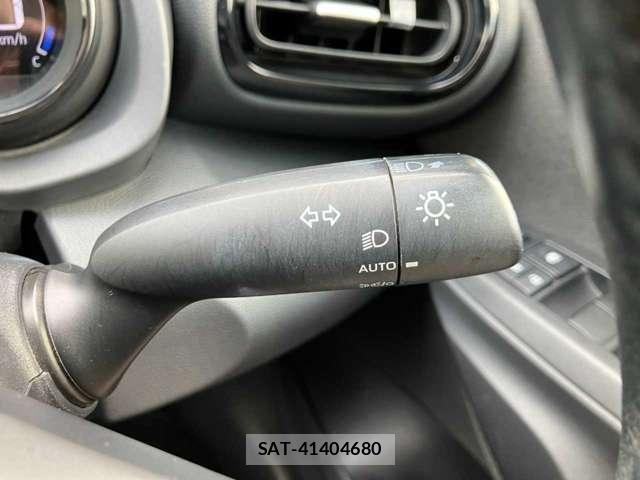 Toyota YARIS 2020-06 8798026-17