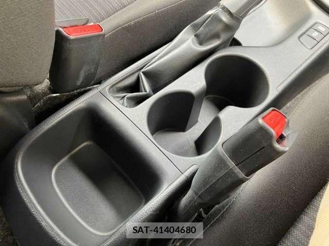 Toyota YARIS 2020-06 8798026-28
