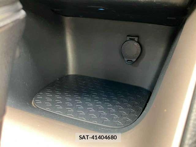 Toyota YARIS 2020-06 8798026-29