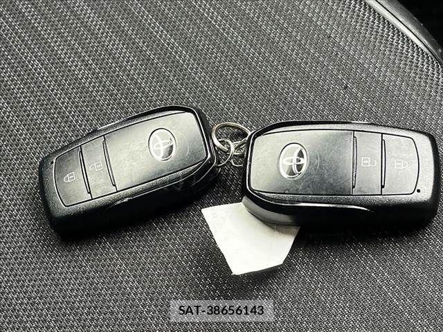 Toyota YARIS 2023-12 8798023-18