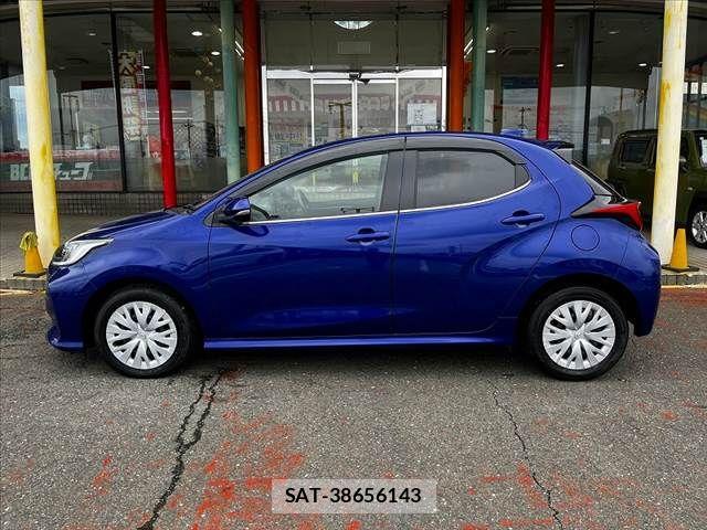 Toyota YARIS 2023-12 8798023-4