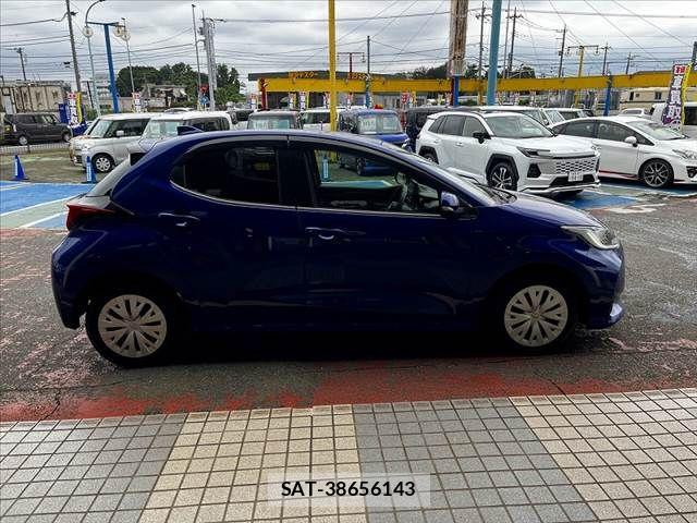 Toyota YARIS 2023-12 8798023-5