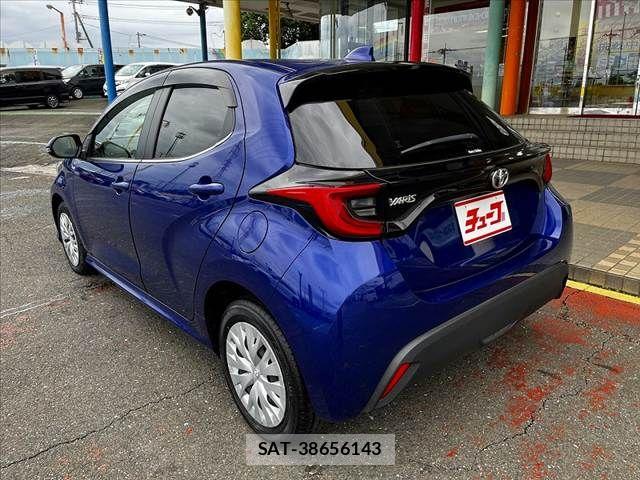 Toyota YARIS 2023-12 8798023-7