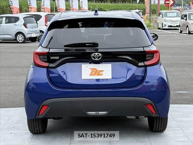 Toyota YARIS 2022-05 8832687-13
