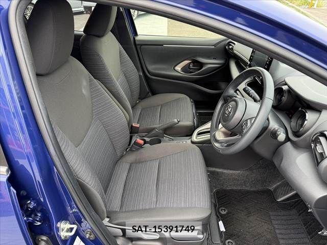 Toyota YARIS 2022-05 8832687-15