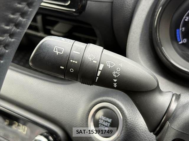 Toyota YARIS 2022-05 8832687-26