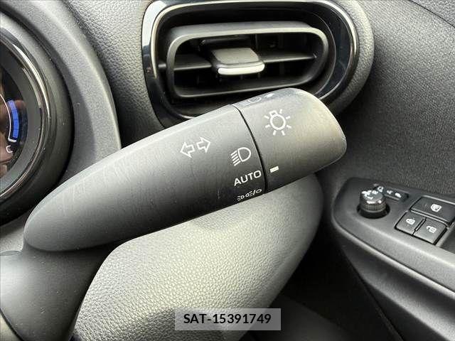 Toyota YARIS 2022-05 8832687-27