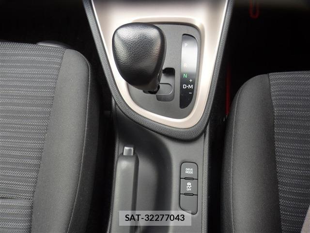 Toyota YARIS 2022-12 8832684-29